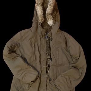 Medium olive green American Eagle Outfitters winter jacket
